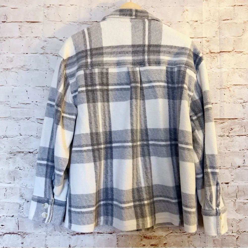 American Eagle plaid fleece shacket - Picture 5 of 5